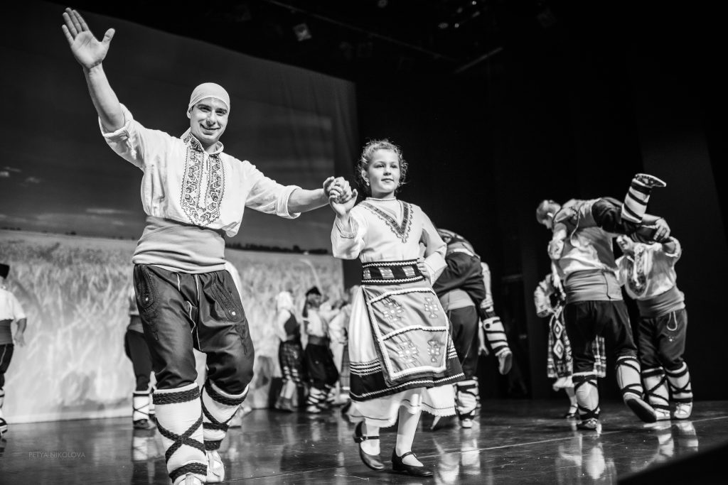 Ансамбъл „Фолклорна магия“