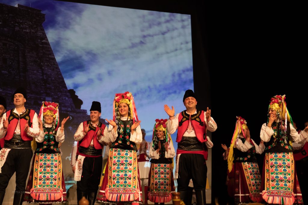 Ансамбъл „Фолклорна магия“