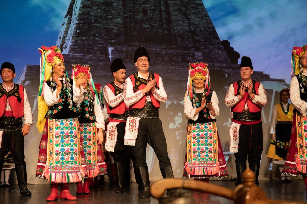 Ансамбъл „Фолклорна магия“