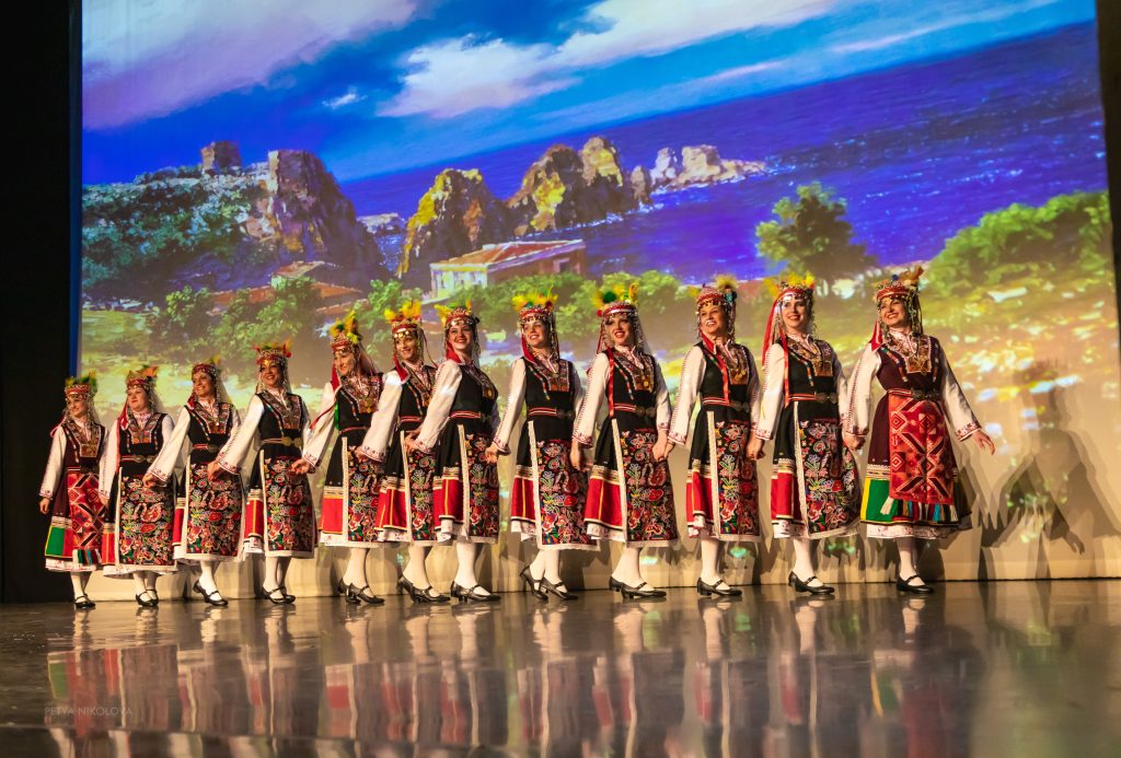 Ансамбъл „Фолклорна магия“